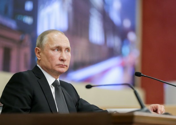 То есть санкции остановили намерения Путина о Новороссию, - уверен он